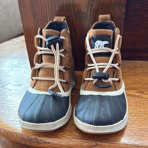 Sorel OUT N ABOUT™ IV Classic Youth Waterproof Boot, Taffy and Black